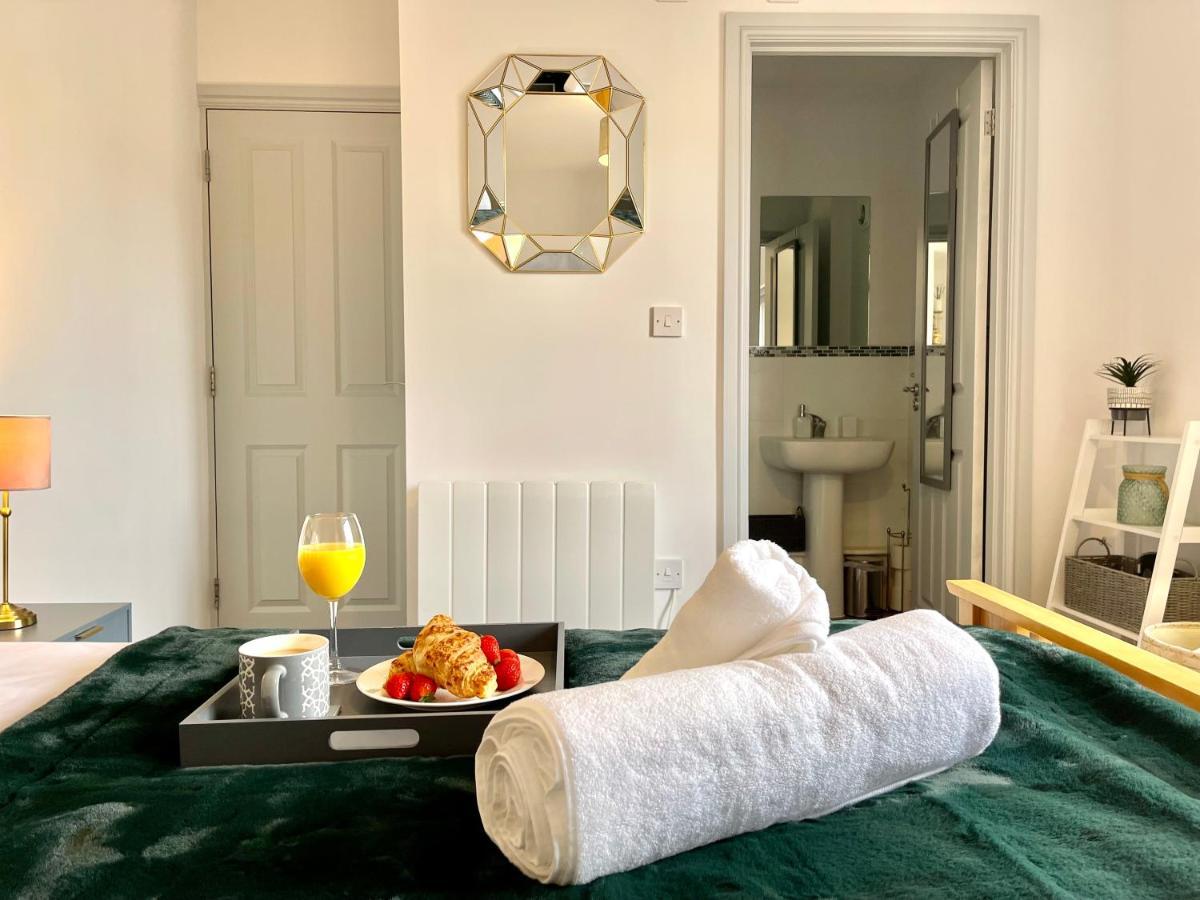Stylish Cosy And Bright Apartment - Fantastic Location - Perfect For Business Or Solo Travellers Bishop's Stortford Zewnętrze zdjęcie