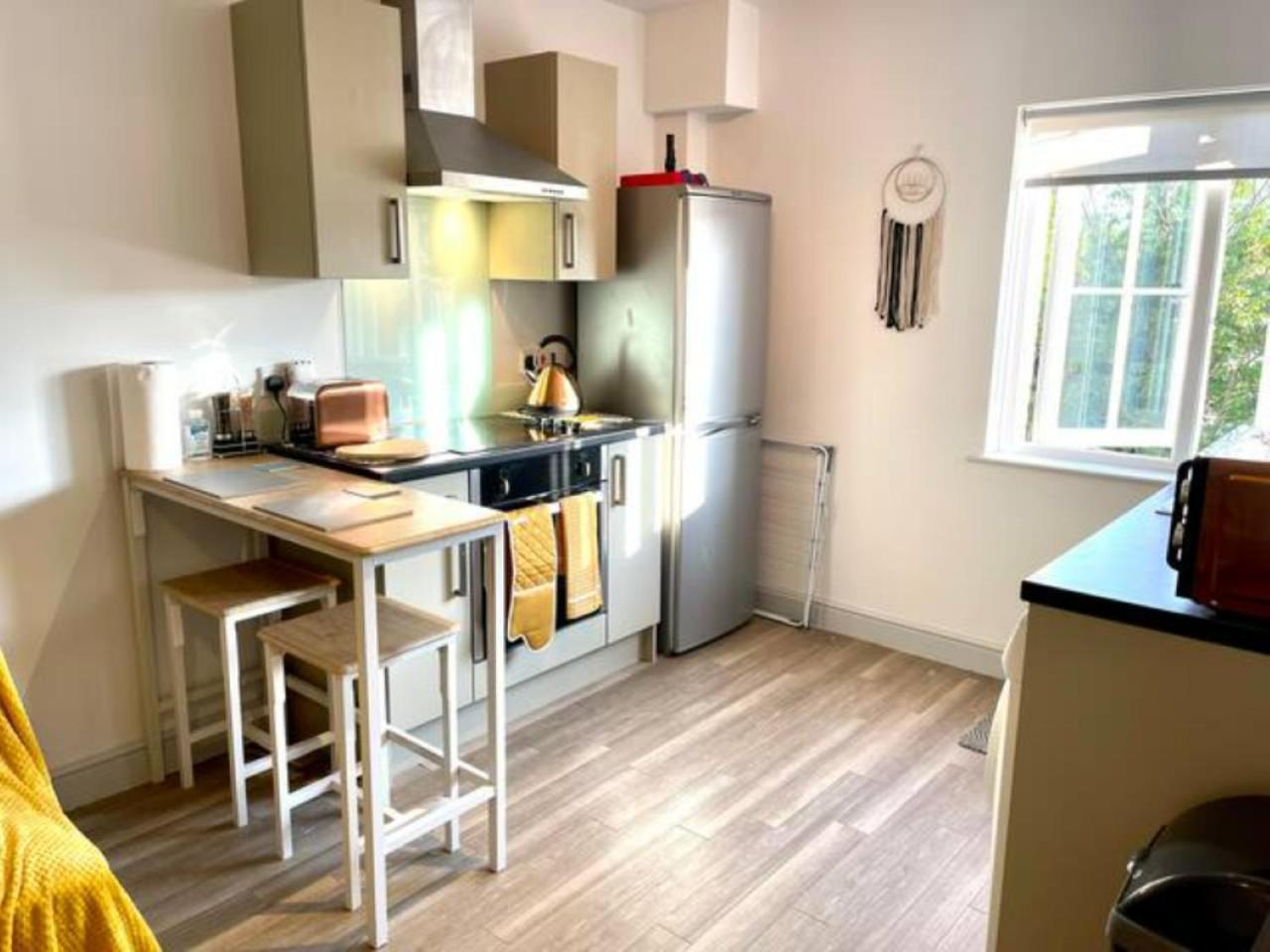 Stylish Cosy And Bright Apartment - Fantastic Location - Perfect For Business Or Solo Travellers Bishop's Stortford Zewnętrze zdjęcie